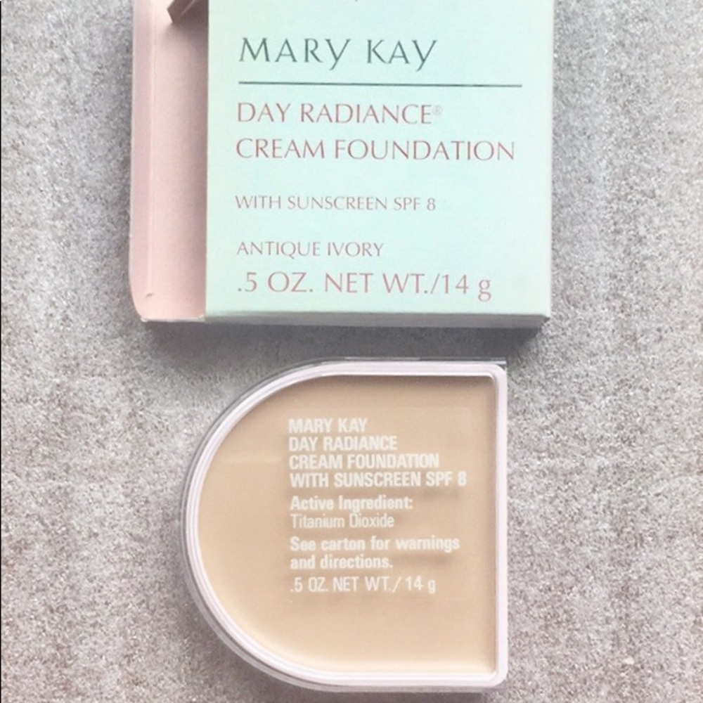 MARY KAY Day Radiance Cream Foundation